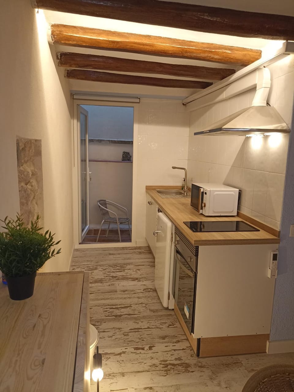 Kitchen or kitchenette, Inner courtyard view, minibar, pet friendly, stove