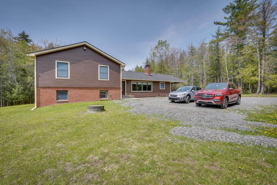 6 Mi to Hunter Mtn: Catskills Retreat w/ Hot Tub! House in Capital District, NY, USA