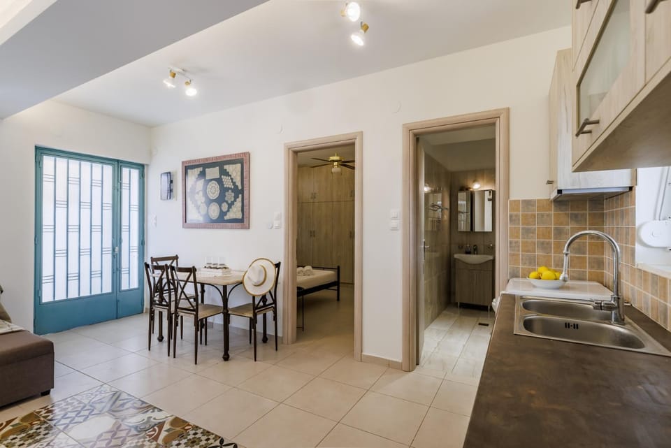 Seating area, Dining area