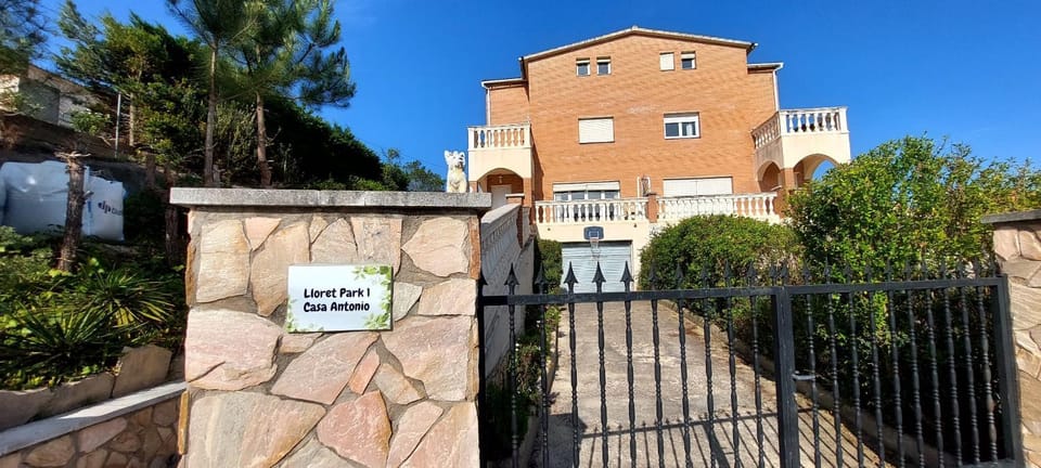 Bravaholidays-601-Lloret Park 1 Villa in Selva