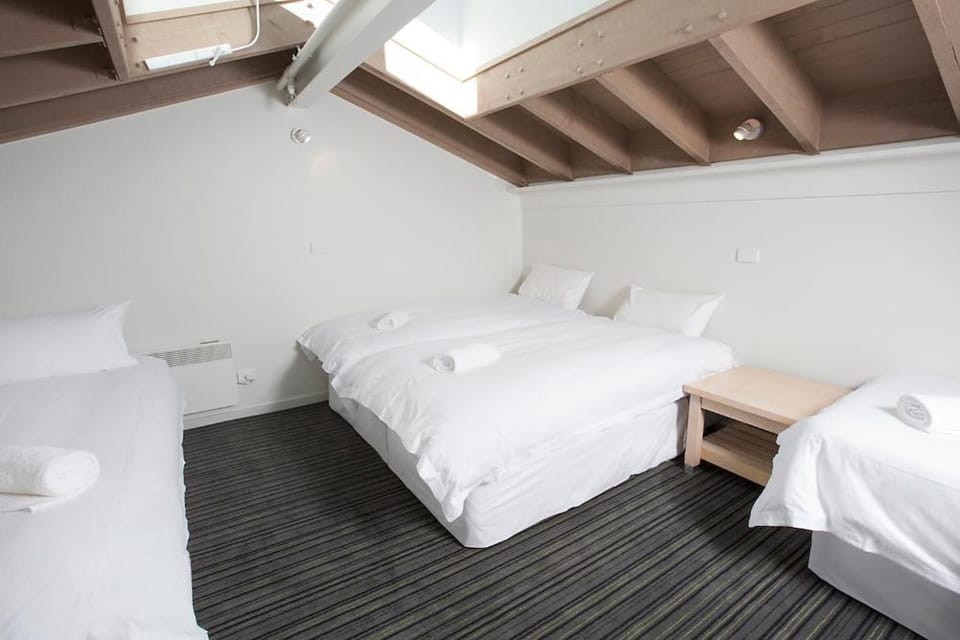 White Crystal Apartments Apartment hotel in Hotham Heights
