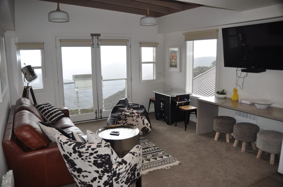 White Crystal Apartments Apartment hotel in Hotham Heights