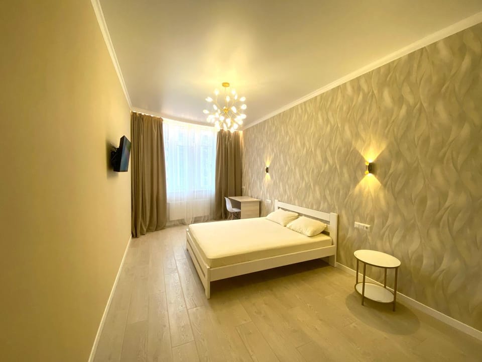 Property building, Restaurant/places to eat, Bed, TV and multimedia, Photo of the whole room, Bedroom, Swimming pool, Breakfast, air conditioner