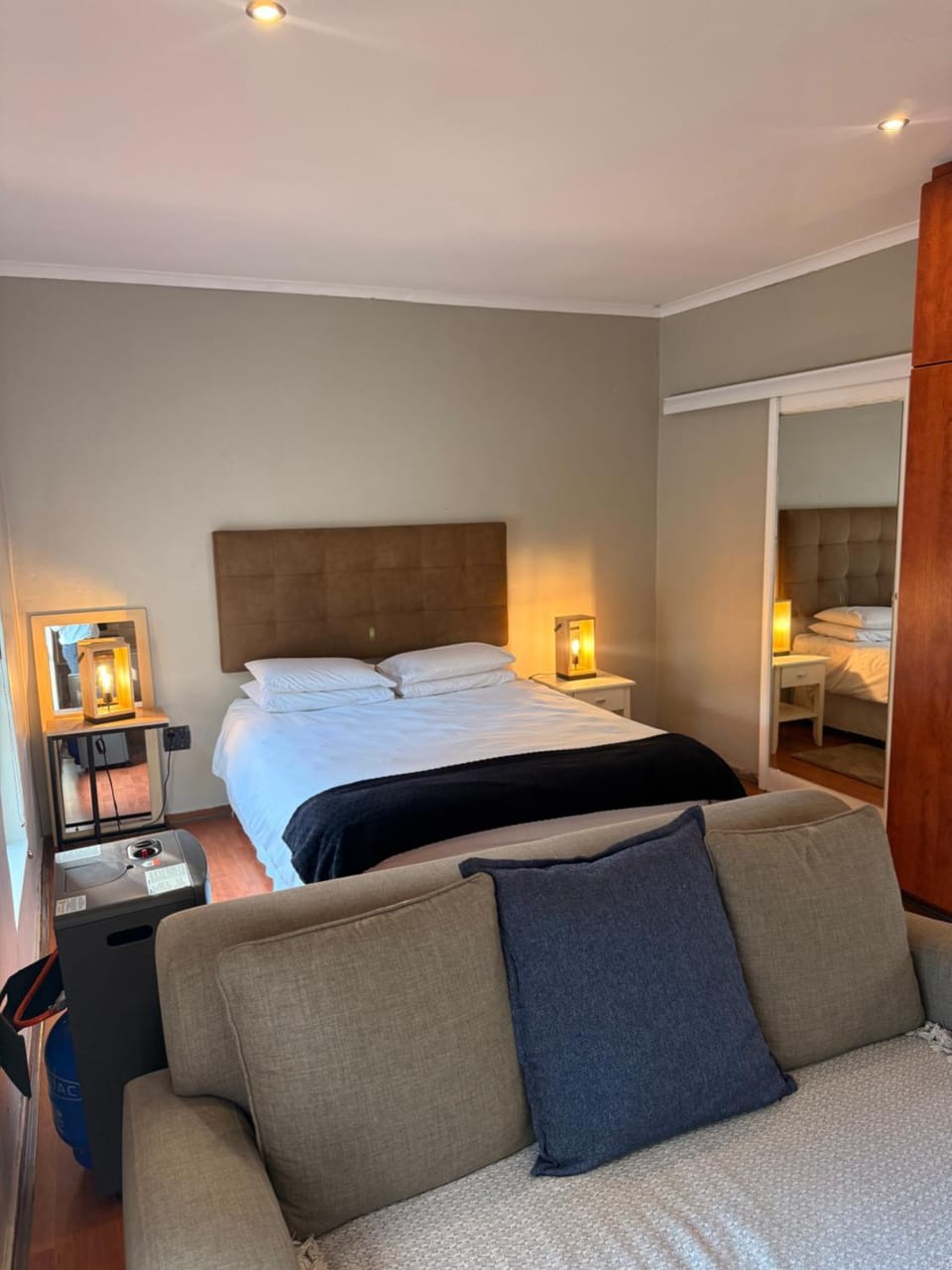 Bed, Seating area, Bedroom