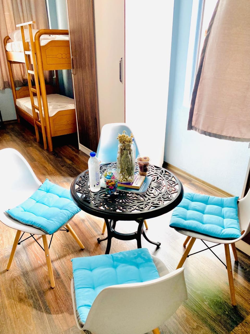 Bed, Seating area, Dining area, Bedroom