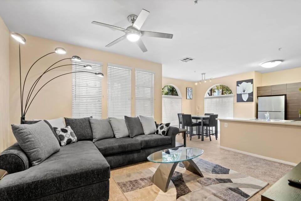 Lovely & coxy 2BR/2BA! 5MIN to Disney! Apartment in Orange
