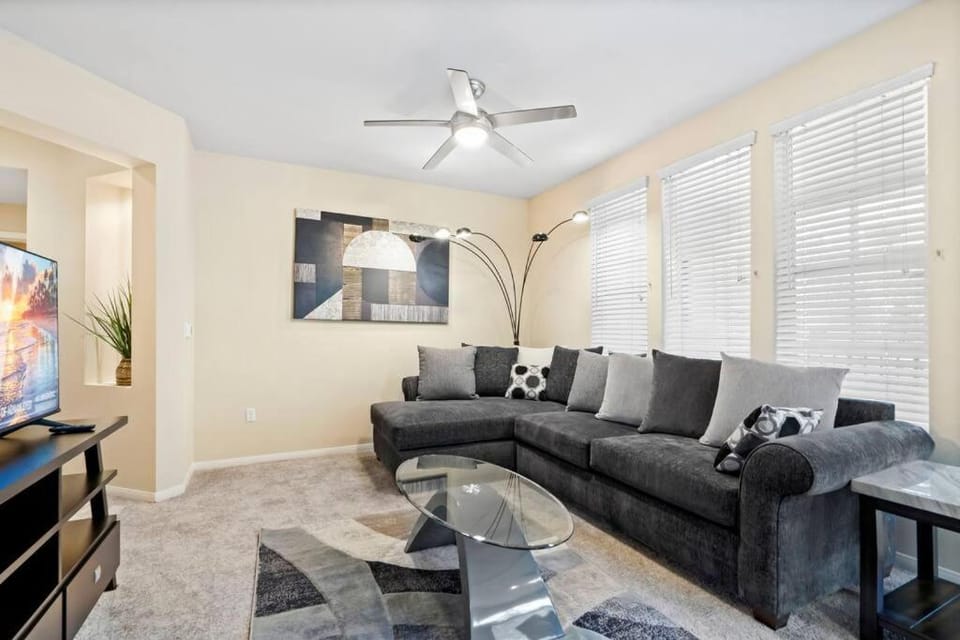 Lovely & coxy 2BR/2BA! 5MIN to Disney! Apartment in Orange