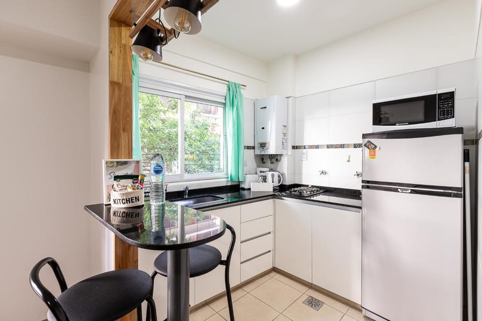 Kitchen or kitchenette, Dining area, minibar