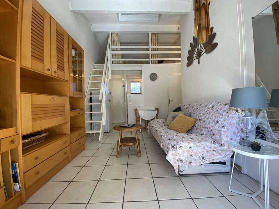 Sainte-Maxime: Appartement 2 pièces, proximité plage, parking inclus - FR-1-226-523 Apartment in Sainte-Maxime