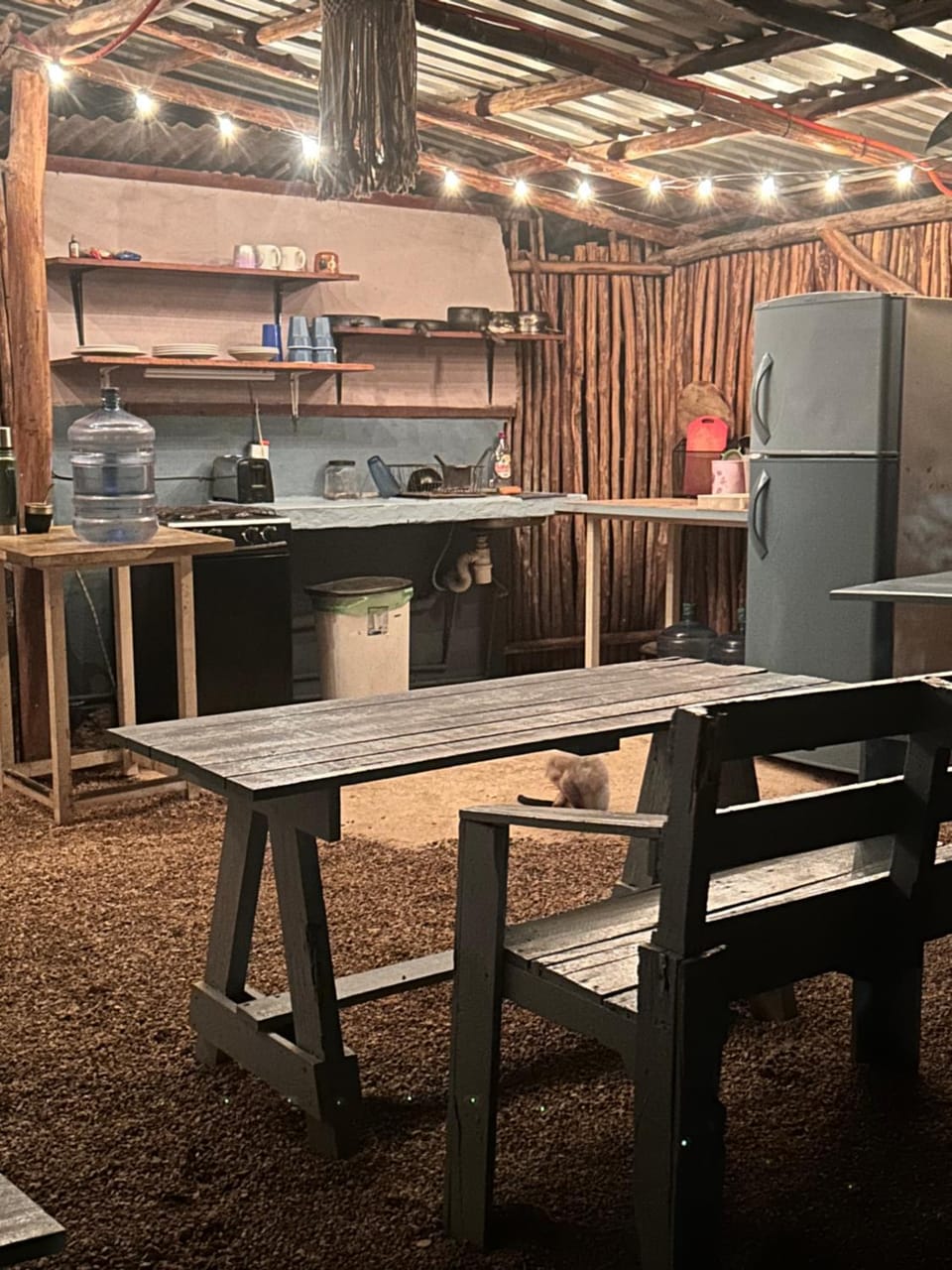Kitchen or kitchenette, Dining area