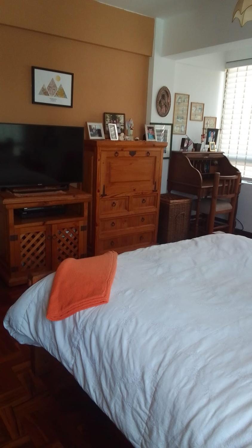 TV and multimedia, Photo of the whole room, Bedroom, hair dresser