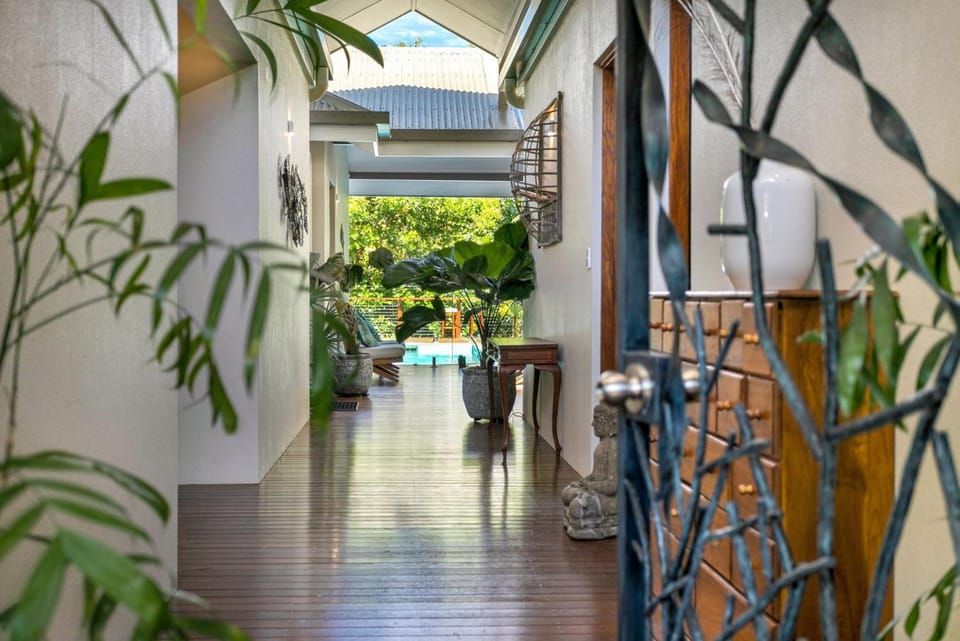 Belle Escapes Luxury Reef Villa Palm Cove Villa in Palm Cove