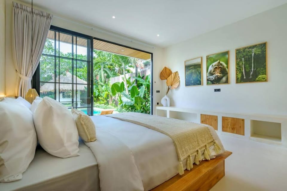 Bed, Decorative detail, Bedroom