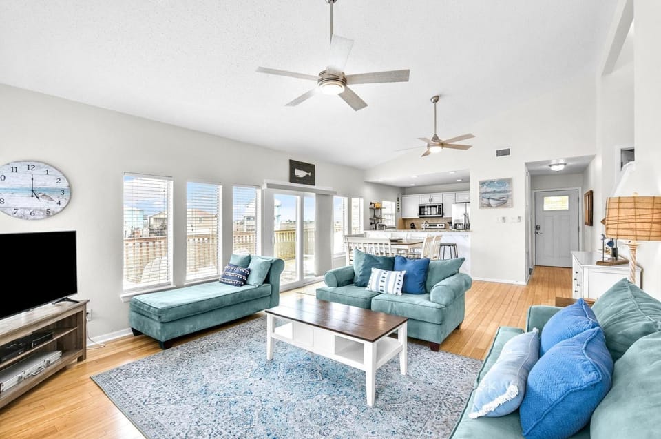 TV and multimedia, View (from property/room), Balcony/Terrace, Kitchen or kitchenette, Living room, Seating area, furniture
