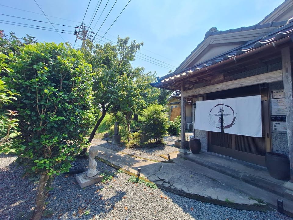 Property building, Garden, Area and facilities