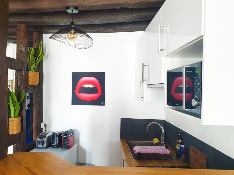 Coffee/tea facilities, minibar, toaster, kitchen