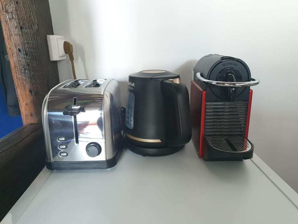Coffee/tea facilities, toaster