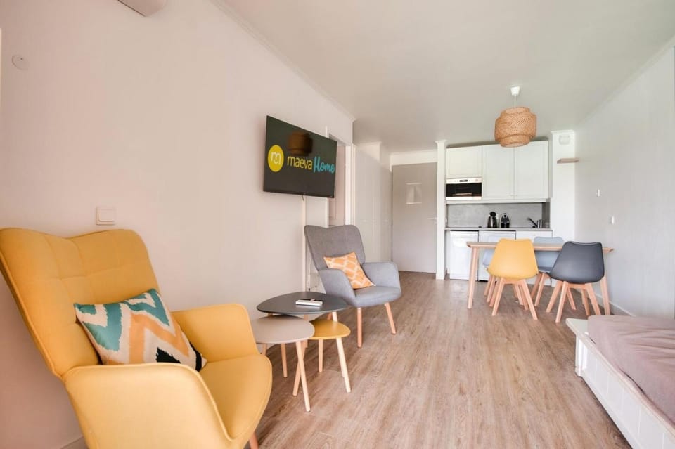 Bed, kitchen