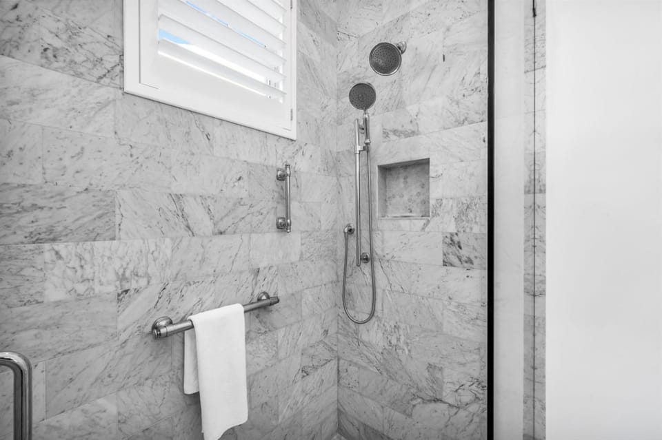 The Luxe Sunshine Villa w Private Pool House House in West Palm Beach
