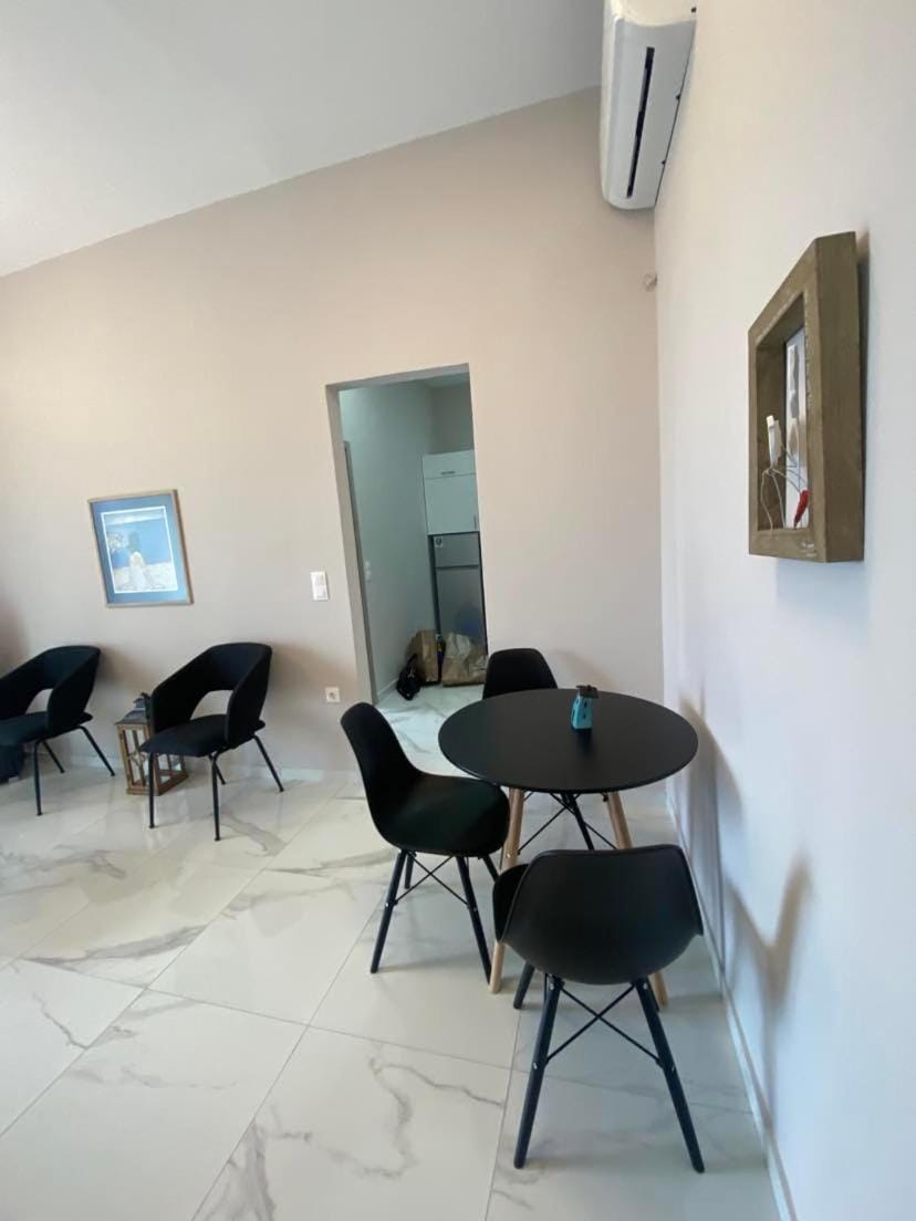 Living room, Seating area, air conditioner