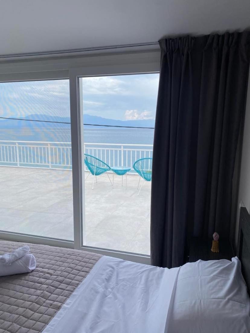 Bed, Natural landscape, View (from property/room), Balcony/Terrace, Bedroom, Sea view