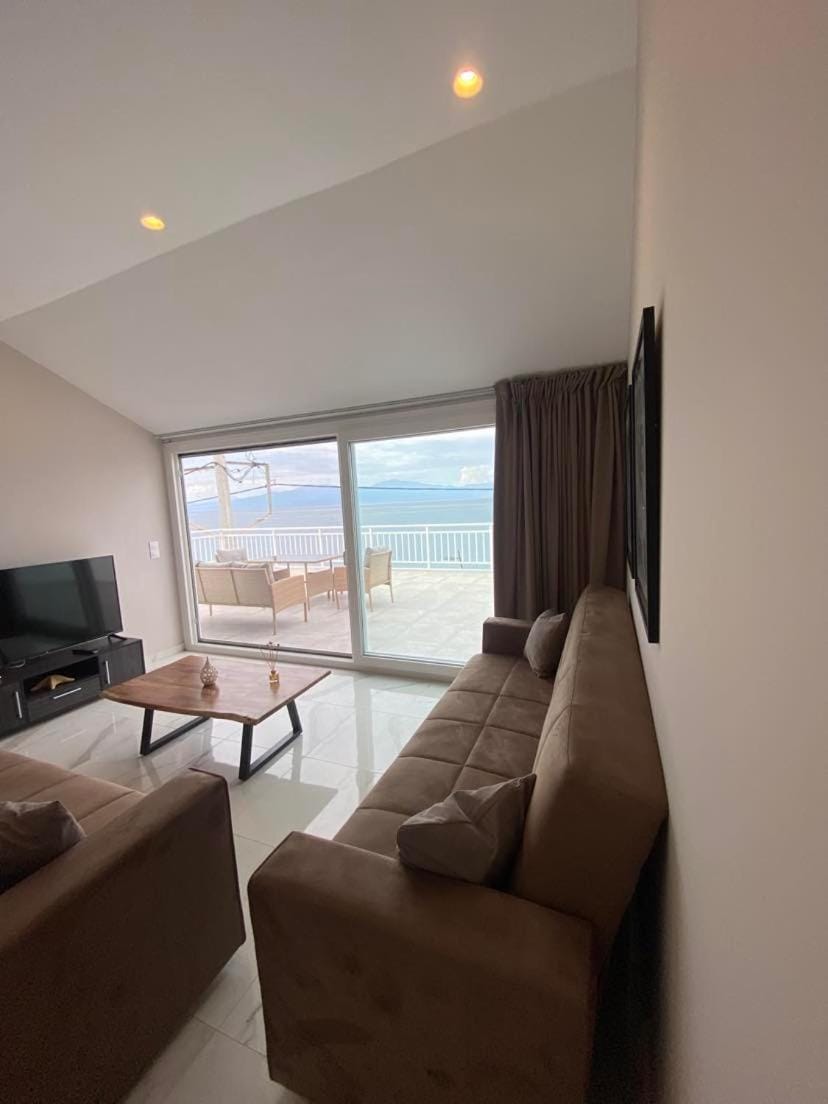 Natural landscape, TV and multimedia, Living room, Seating area, Sea view