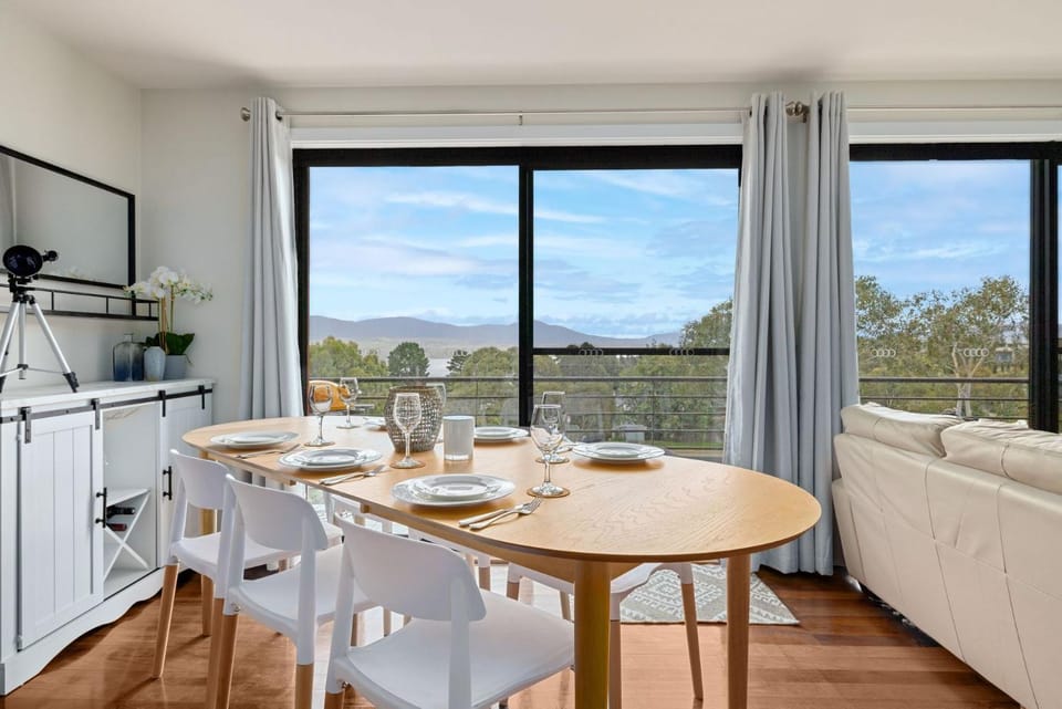 Dining area, Mountain view