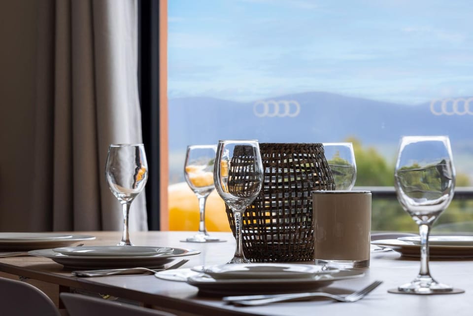 Natural landscape, Food and drinks, Dining area