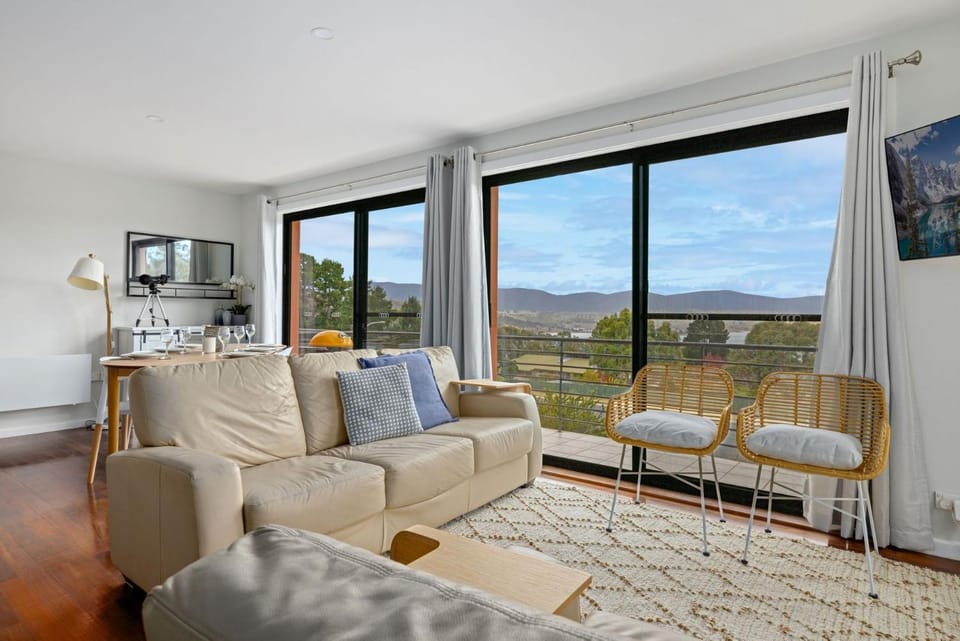 Living room, Seating area, Mountain view