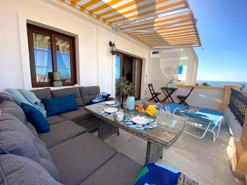 Balcony/Terrace, Decorative detail, Seating area, Dining area, Lake view, Sea view