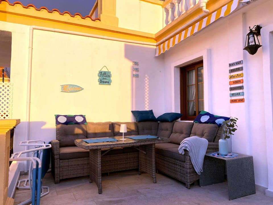Balcony/Terrace, Decorative detail, Seating area
