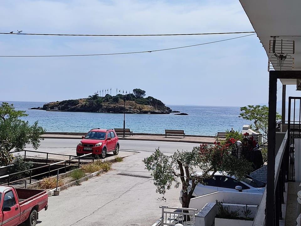 ISLAND VIEW BEACH APARTMENT Apartment in Nea Peramos