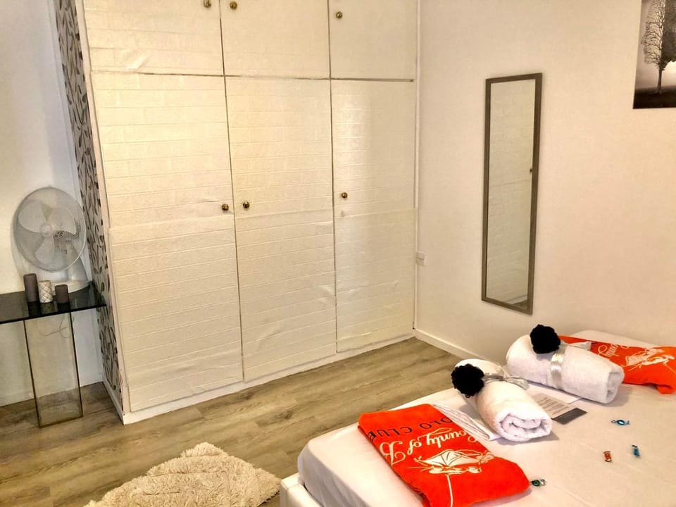 towels, wardrobe
