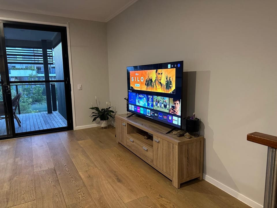 Communal lounge/ TV room, TV and multimedia, Evening entertainment