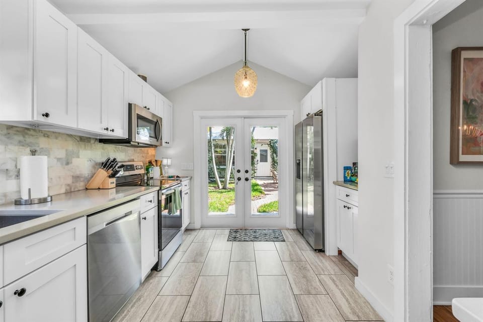 The Palms Resort Oasis - Guest House Full Kitchen House in West Palm Beach