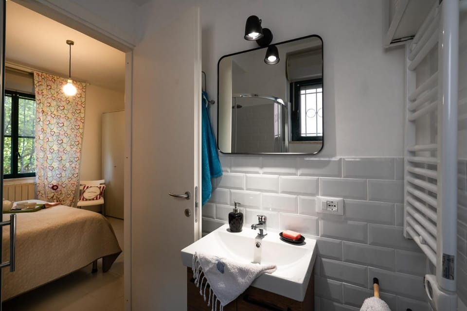 Bed, Bathroom, Photo of the whole room, Bedroom, towels