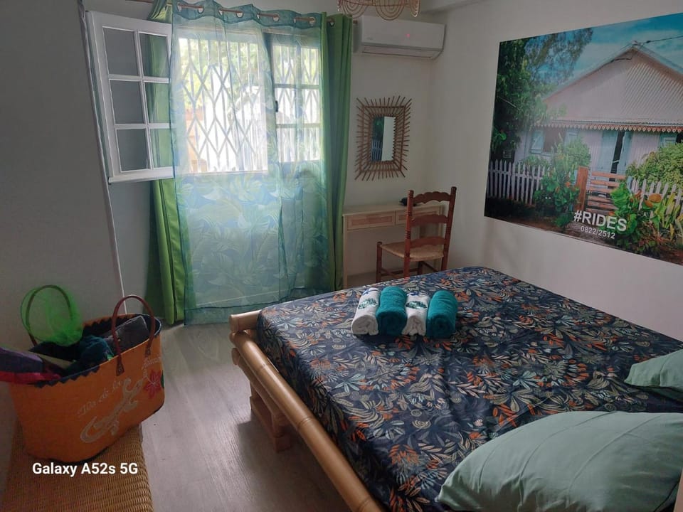 Bed, Photo of the whole room, Bedroom, air conditioner