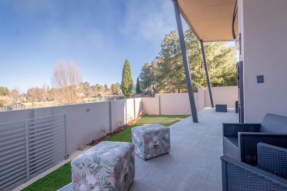 Property building, Patio, Spring, Garden, Garden view