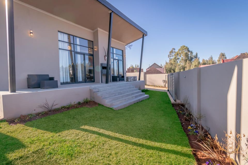 Property building, Garden, Garden view