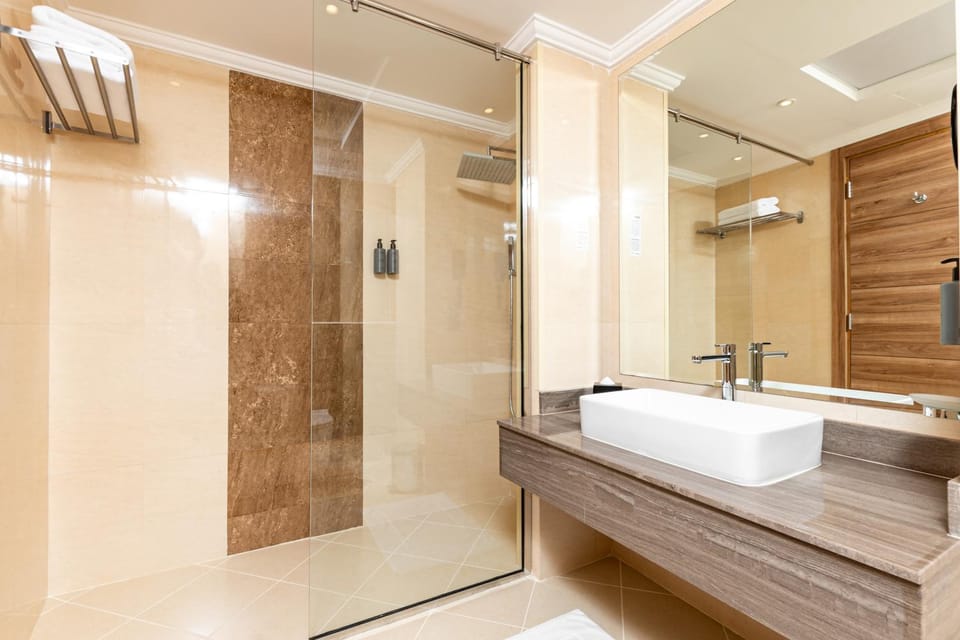 Shower, Bathroom, towels