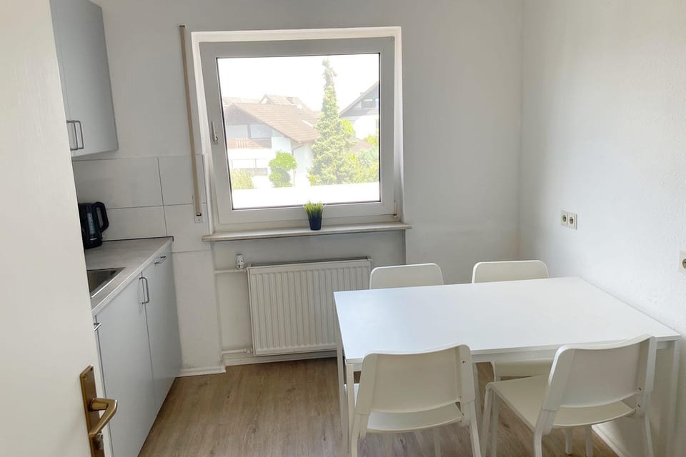 Kitchen or kitchenette, Dining area, internet