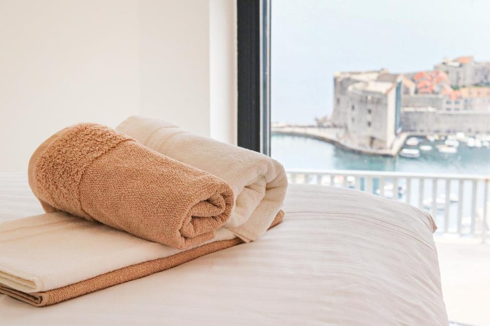 Bedroom, City view, Sea view