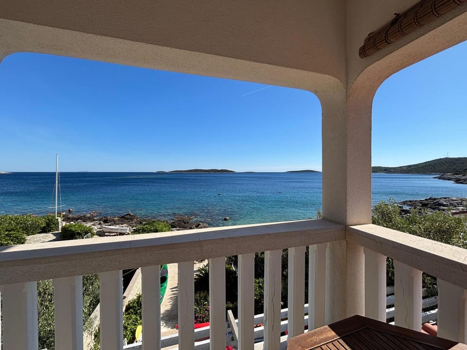 APARTMENTS VIS BY THE SEA Apartment in Vis