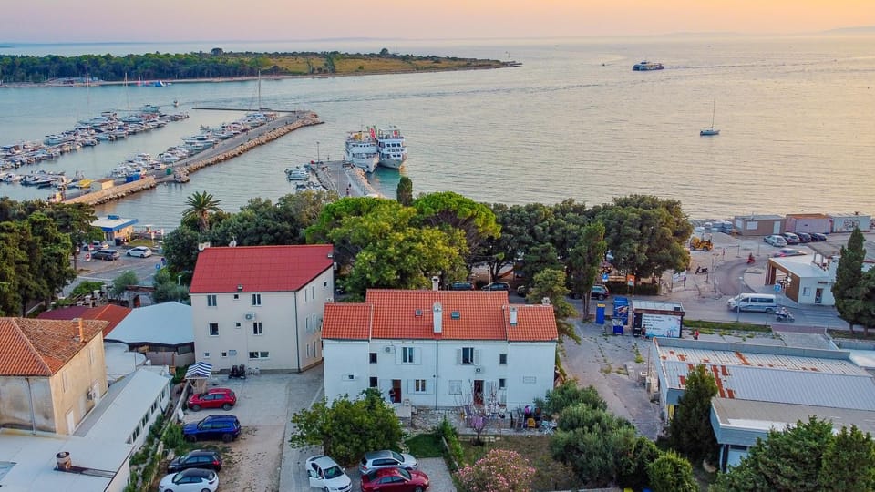 Silk Tree House House in Novalja