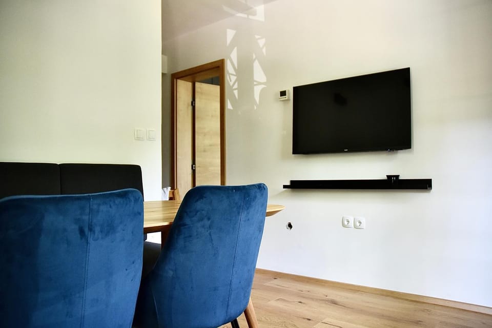 TV and multimedia, Seating area