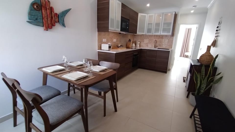 Kitchen or kitchenette, Food and drinks, Dining area, Food, minibar, pet friendly, stove, kitchen