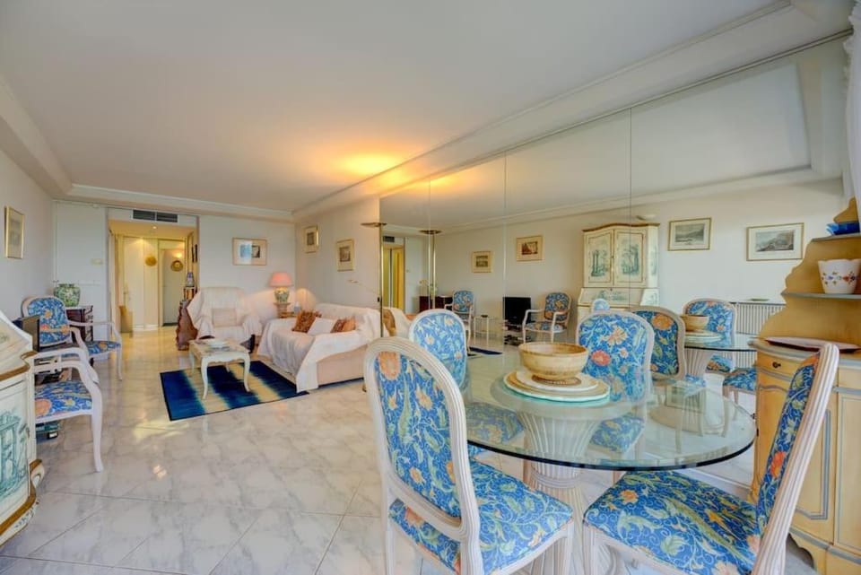 Living room, Photo of the whole room, Seating area, Dining area