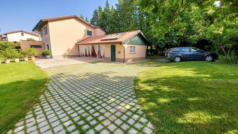 Property building, Patio, Parking