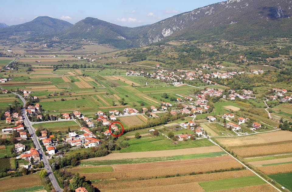 Bird's eye view, Location