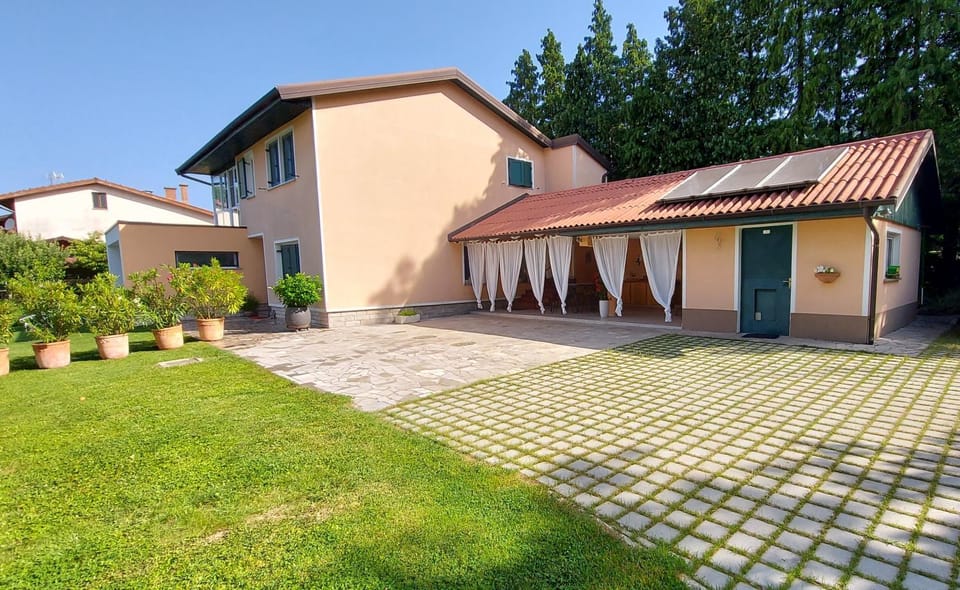 Patio, Facade/entrance